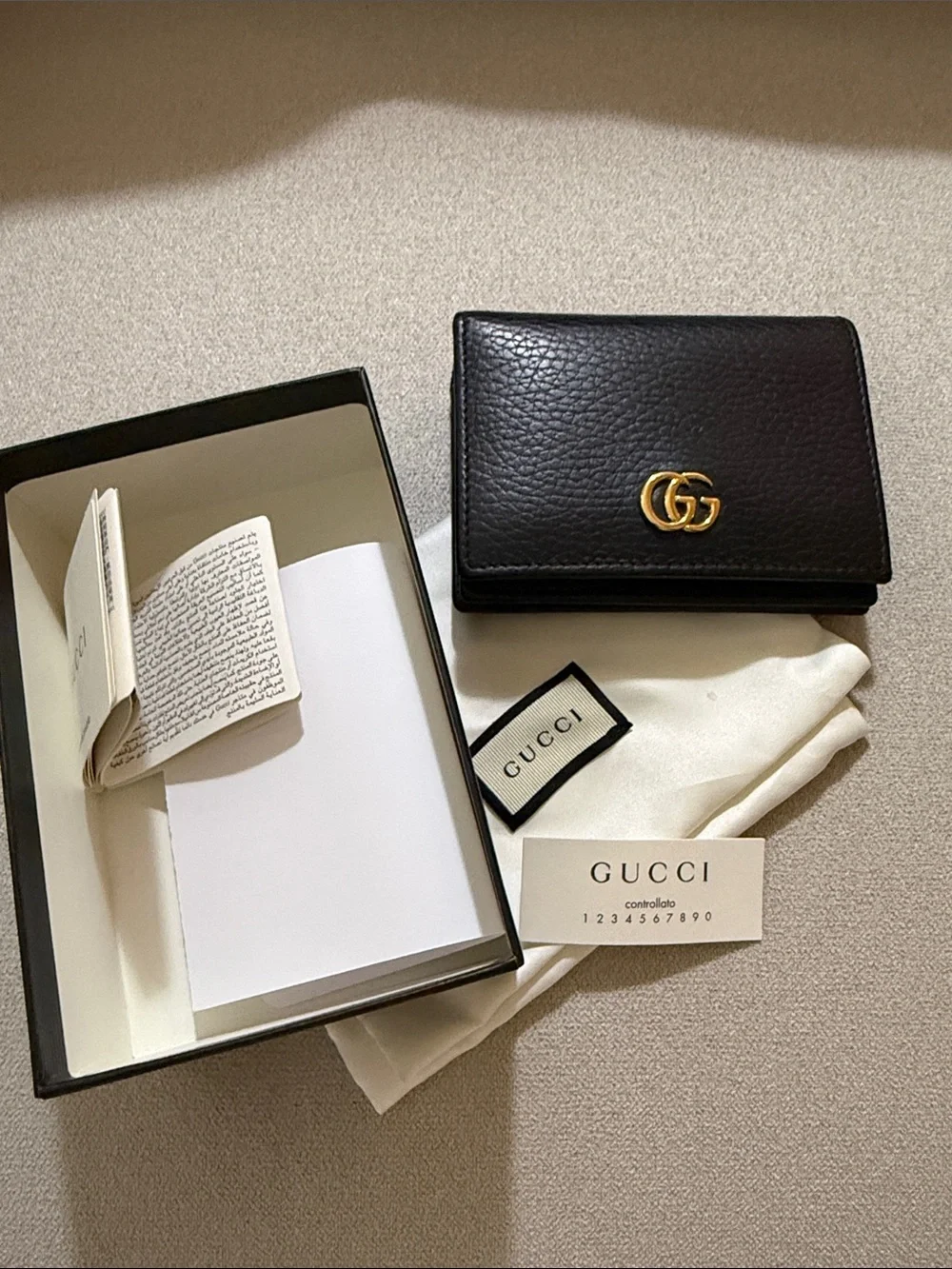 Like NEW Gucci Black Leather Compact Wallet with Gold Double G - Picture 6 of 13